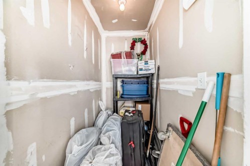 116-6800 Hunterview Drive Nw, Calgary, AB - Indoor Photo Showing Other Room
