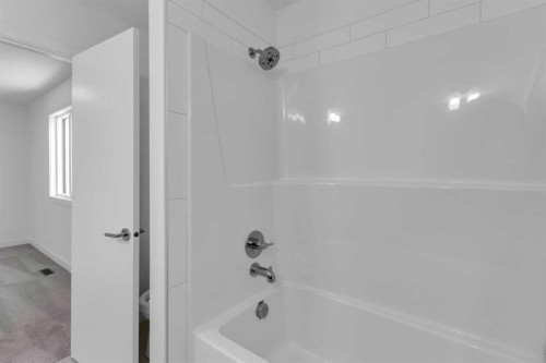 137 Copperhead Road Se, Calgary, AB - Indoor Photo Showing Bathroom