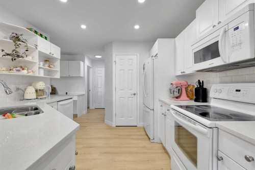 60 Saddlecrest Green Ne, Calgary, AB - Indoor Photo Showing Kitchen With Double Sink