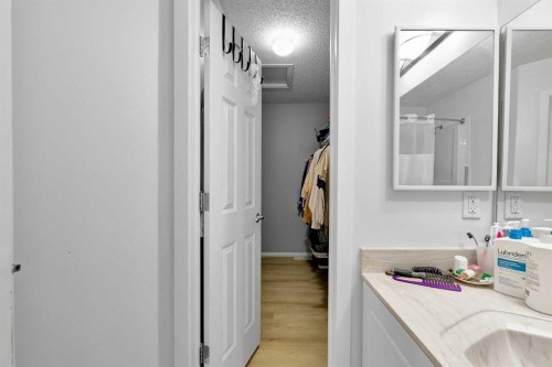 60 Saddlecrest Green Ne, Calgary, AB - Indoor Photo Showing Other Room