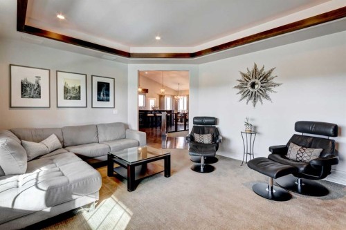 566 Pine Creek Ridge, Heritage Pointe, AB - Indoor Photo Showing Living Room