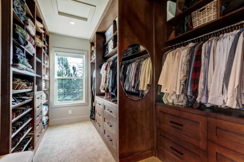 566 Pine Creek Ridge, Heritage Pointe, AB - Indoor With Storage