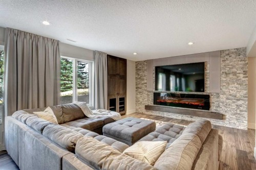 566 Pine Creek Ridge, Heritage Pointe, AB - Indoor Photo Showing Living Room