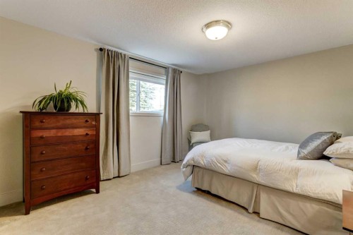566 Pine Creek Ridge, Heritage Pointe, AB - Indoor Photo Showing Bedroom
