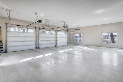 566 Pine Creek Ridge, Heritage Pointe, AB - Indoor Photo Showing Garage