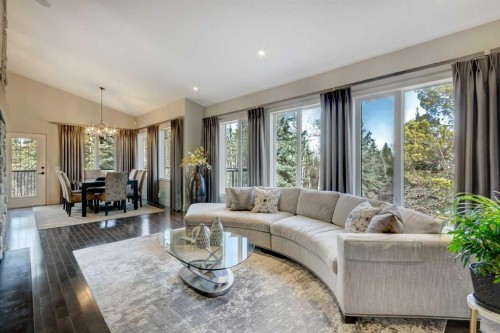 566 Pine Creek Ridge, Heritage Pointe, AB - Indoor Photo Showing Living Room