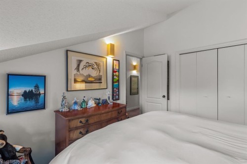 7-1017 Olympic Drive, Canmore, AB - Indoor Photo Showing Bedroom