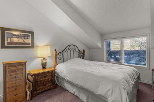 7-1017 Olympic Drive, Canmore, AB - Indoor Photo Showing Bedroom