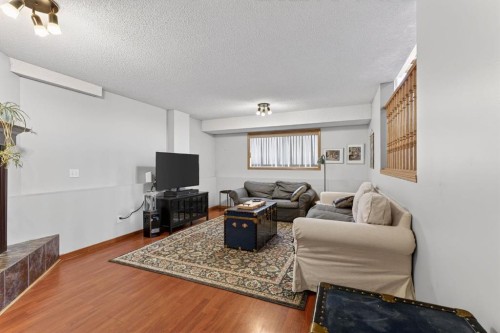 68 Coventry Green Ne, Calgary, AB - Indoor Photo Showing Living Room