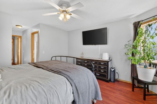 68 Coventry Green Ne, Calgary, AB - Indoor Photo Showing Bedroom