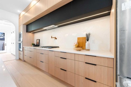 2105 7 Street Ne, Calgary, AB - Indoor Photo Showing Kitchen