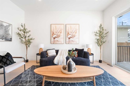 2105 7 Street Ne, Calgary, AB - Indoor Photo Showing Living Room
