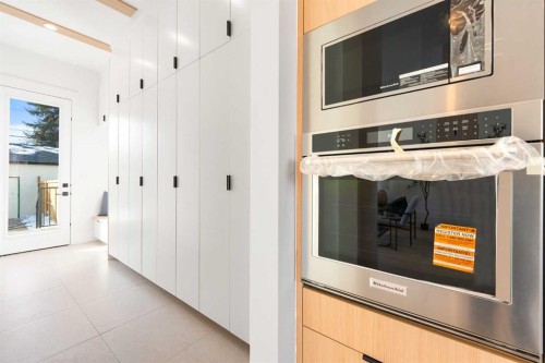 2105 7 Street Ne, Calgary, AB - Indoor Photo Showing Other Room