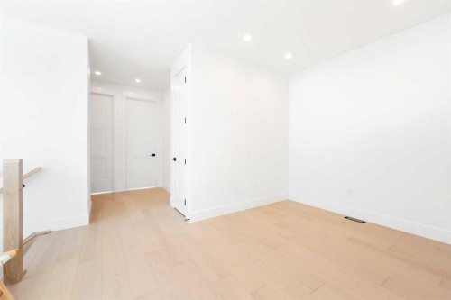 2105 7 Street Ne, Calgary, AB - Indoor Photo Showing Other Room