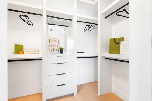 2105 7 Street Ne, Calgary, AB - Indoor Photo Showing Other Room