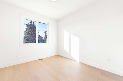2105 7 Street Ne, Calgary, AB - Indoor Photo Showing Other Room