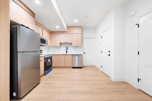 2105 7 Street Ne, Calgary, AB - Indoor Photo Showing Kitchen With Stainless Steel Kitchen