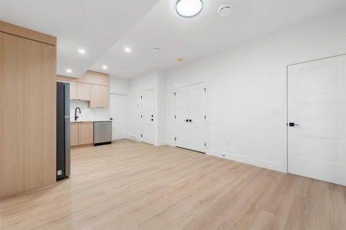 2105 7 Street Ne, Calgary, AB - Indoor