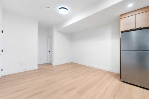 2105 7 Street Ne, Calgary, AB - Indoor Photo Showing Other Room