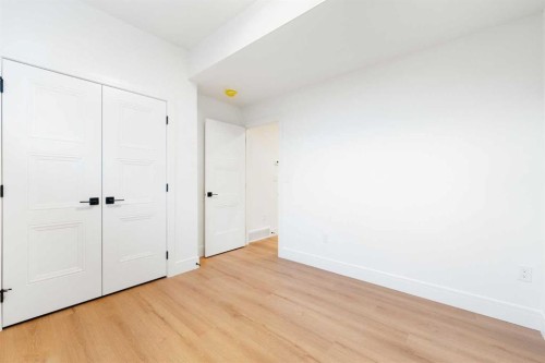 2105 7 Street Ne, Calgary, AB - Indoor Photo Showing Other Room