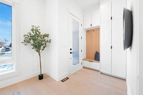 2105 7 Street Ne, Calgary, AB - Indoor Photo Showing Other Room