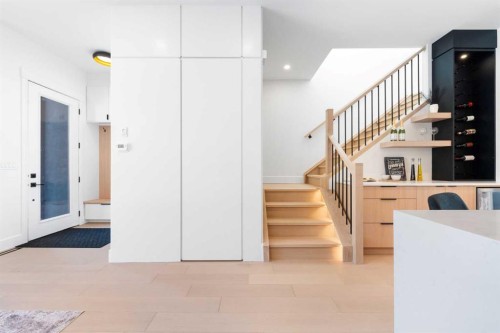 2105 7 Street Ne, Calgary, AB - Indoor Photo Showing Other Room