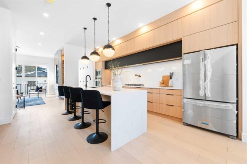 2105 7 Street Ne, Calgary, AB - Indoor Photo Showing Kitchen With Upgraded Kitchen