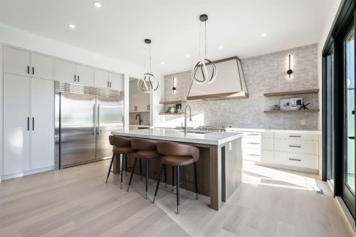 2755 Cannon Road Nw, Calgary, AB - Indoor Photo Showing Kitchen With Upgraded Kitchen