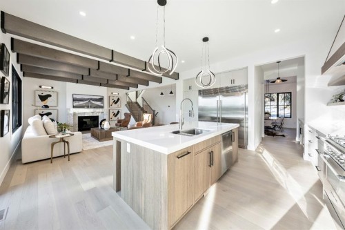 2755 Cannon Road Nw, Calgary, AB - Indoor Photo Showing Kitchen With Double Sink With Upgraded Kitchen