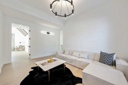 2755 Cannon Road Nw, Calgary, AB - Indoor Photo Showing Living Room