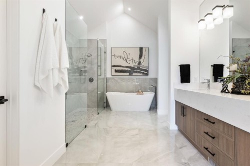 2755 Cannon Road Nw, Calgary, AB - Indoor Photo Showing Bathroom