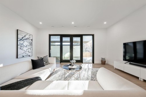 2755 Cannon Road Nw, Calgary, AB - Indoor Photo Showing Living Room