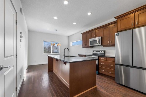 1006 Shantz Place, Crossfield, AB - Indoor Photo Showing Kitchen With Upgraded Kitchen
