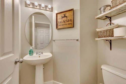 199 Everglen Way Sw, Calgary, AB - Indoor Photo Showing Bathroom