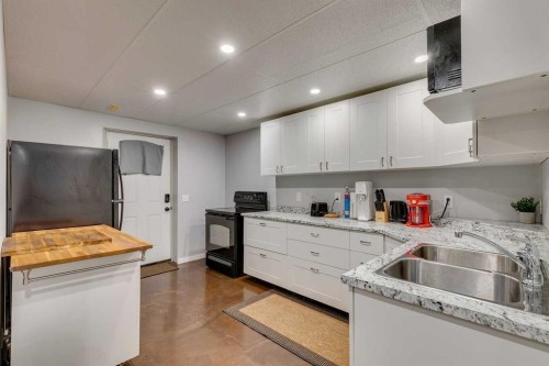 199 Everglen Way Sw, Calgary, AB - Indoor Photo Showing Kitchen With Double Sink