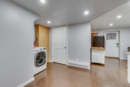 199 Everglen Way Sw, Calgary, AB - Indoor Photo Showing Laundry Room