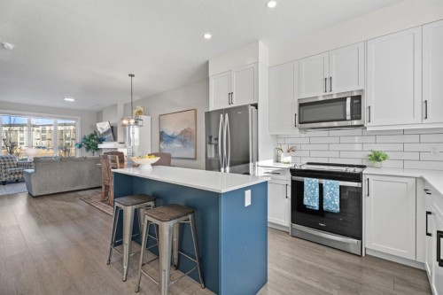 5 Larkspur Bend, Okotoks, AB - Indoor Photo Showing Kitchen With Stainless Steel Kitchen With Upgraded Kitchen
