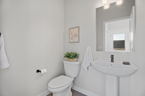 5 Larkspur Bend, Okotoks, AB - Indoor Photo Showing Bathroom
