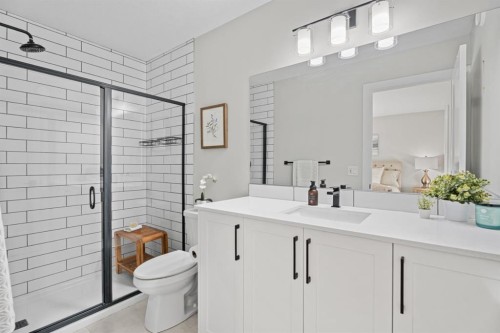 5 Larkspur Bend, Okotoks, AB - Indoor Photo Showing Bathroom