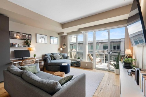 610-63 Inglewood Park Se, Calgary, AB - Indoor Photo Showing Living Room