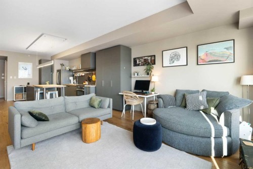 610-63 Inglewood Park Se, Calgary, AB - Indoor Photo Showing Living Room