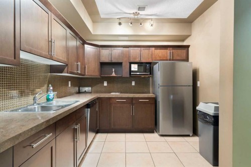 610-63 Inglewood Park Se, Calgary, AB - Indoor Photo Showing Kitchen With Double Sink
