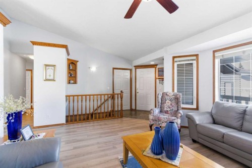 247 Cambridge Crescent, Strathmore, AB - Indoor Photo Showing Living Room