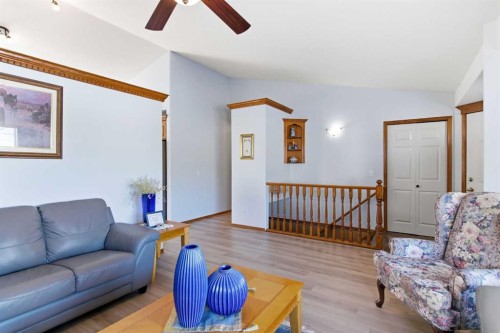 247 Cambridge Crescent, Strathmore, AB - Indoor Photo Showing Living Room