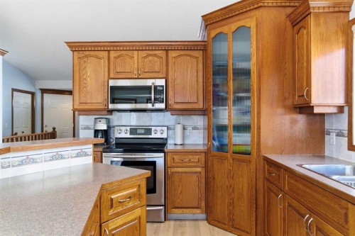 247 Cambridge Crescent, Strathmore, AB - Indoor Photo Showing Kitchen With Double Sink