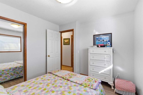 247 Cambridge Crescent, Strathmore, AB - Indoor Photo Showing Bedroom