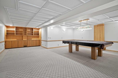 337 Capri Avenue Nw, Calgary, AB - Indoor Photo Showing Other Room