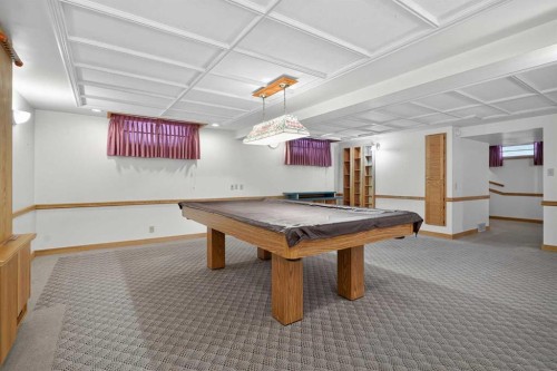 337 Capri Avenue Nw, Calgary, AB - Indoor Photo Showing Other Room