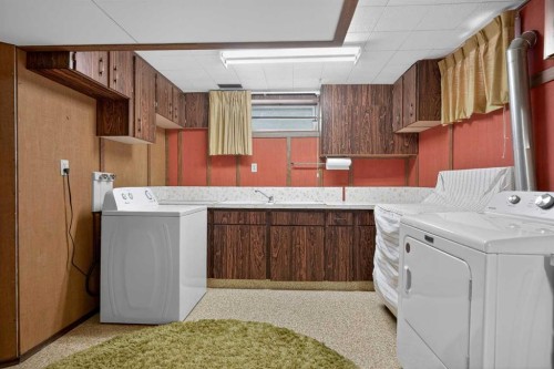 337 Capri Avenue Nw, Calgary, AB - Indoor Photo Showing Laundry Room