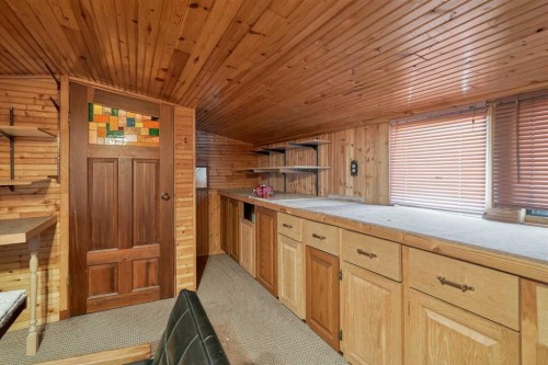 337 Capri Avenue Nw, Calgary, AB - Indoor